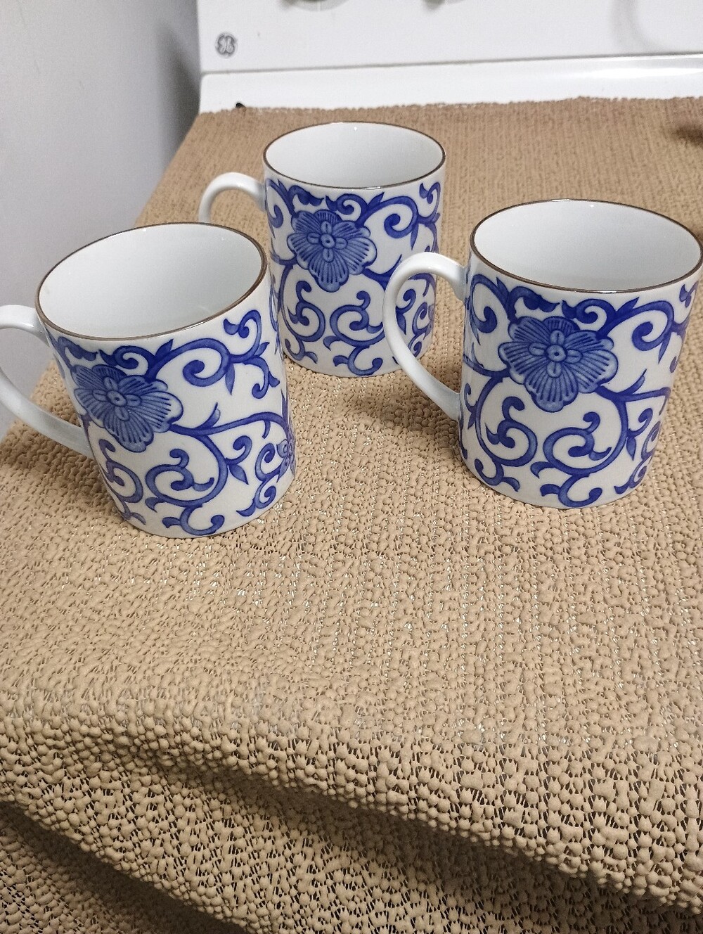 Set of 3; Woodland Violets Blue Willow Chinese Style Mugs. Lovely Pattern
